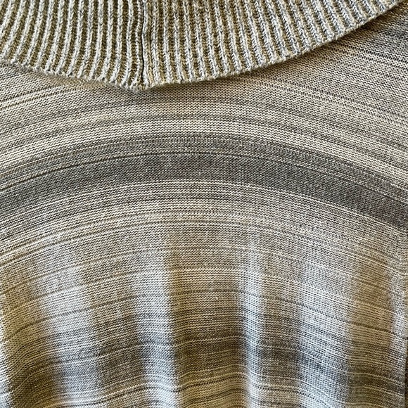 GUC WHBM SM GRAY STRIPED SILVER METALLIC V-NECK RUFFLED FRONT LONG SLEEVE CARDI - Picture 7 of 11